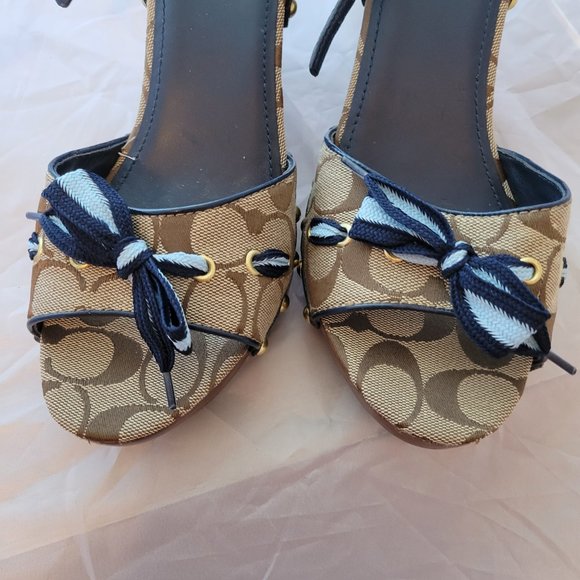 Coach Betsey Signature Blue Wooden Sandal - Picture 6 of 7